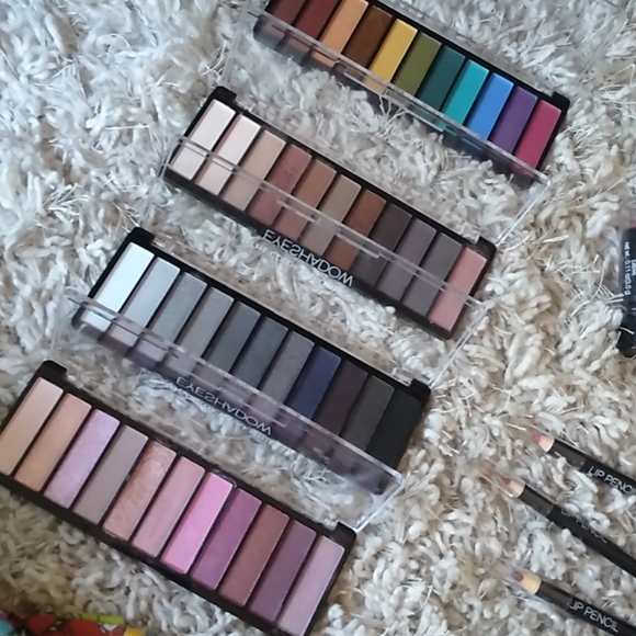 Makeup - Picture 2 of 5